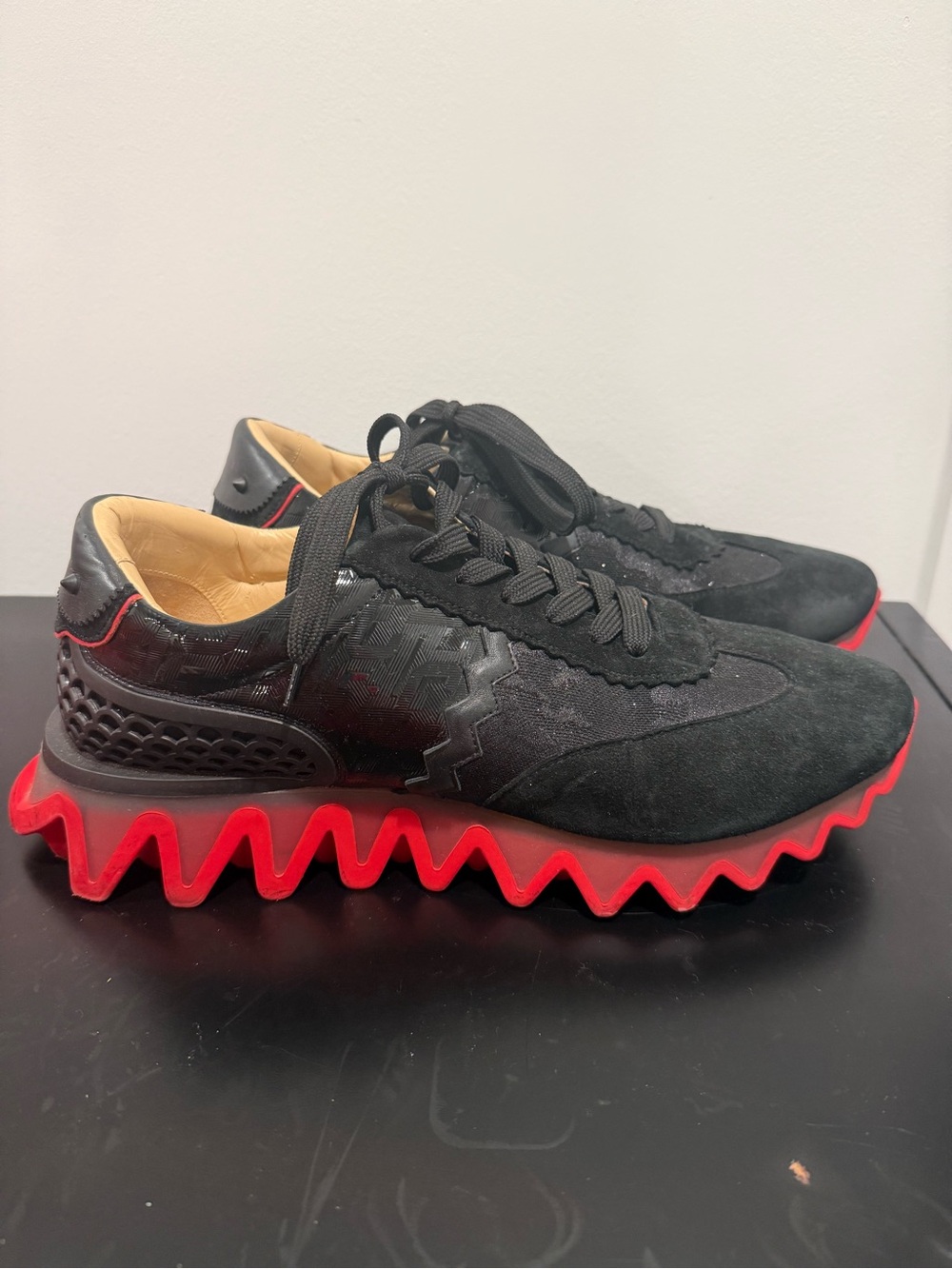 Christian Louboutin

Loubishark Sneakers